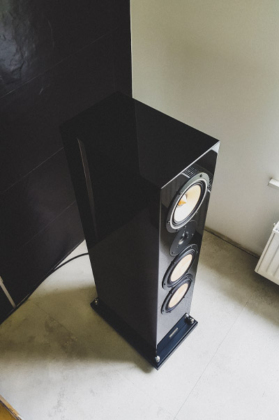 Contrast Black Moon. 3-way floorstanding audiophile speaker system.