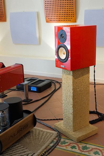 Contrast Model One As-3-reference Pro. Bookshelf home speaker system.