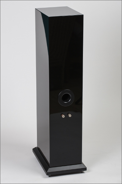 Contrast Black Moon. 3-way floorstanding audiophile speaker system.